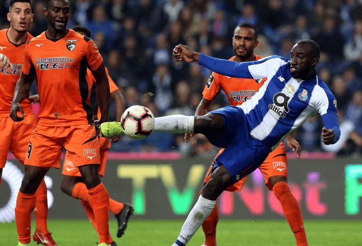 爱游戏体育-转折点!里昂状态回暖,葡超赛前攻防权衡,赛场秩序良好,赛季目标并未改变