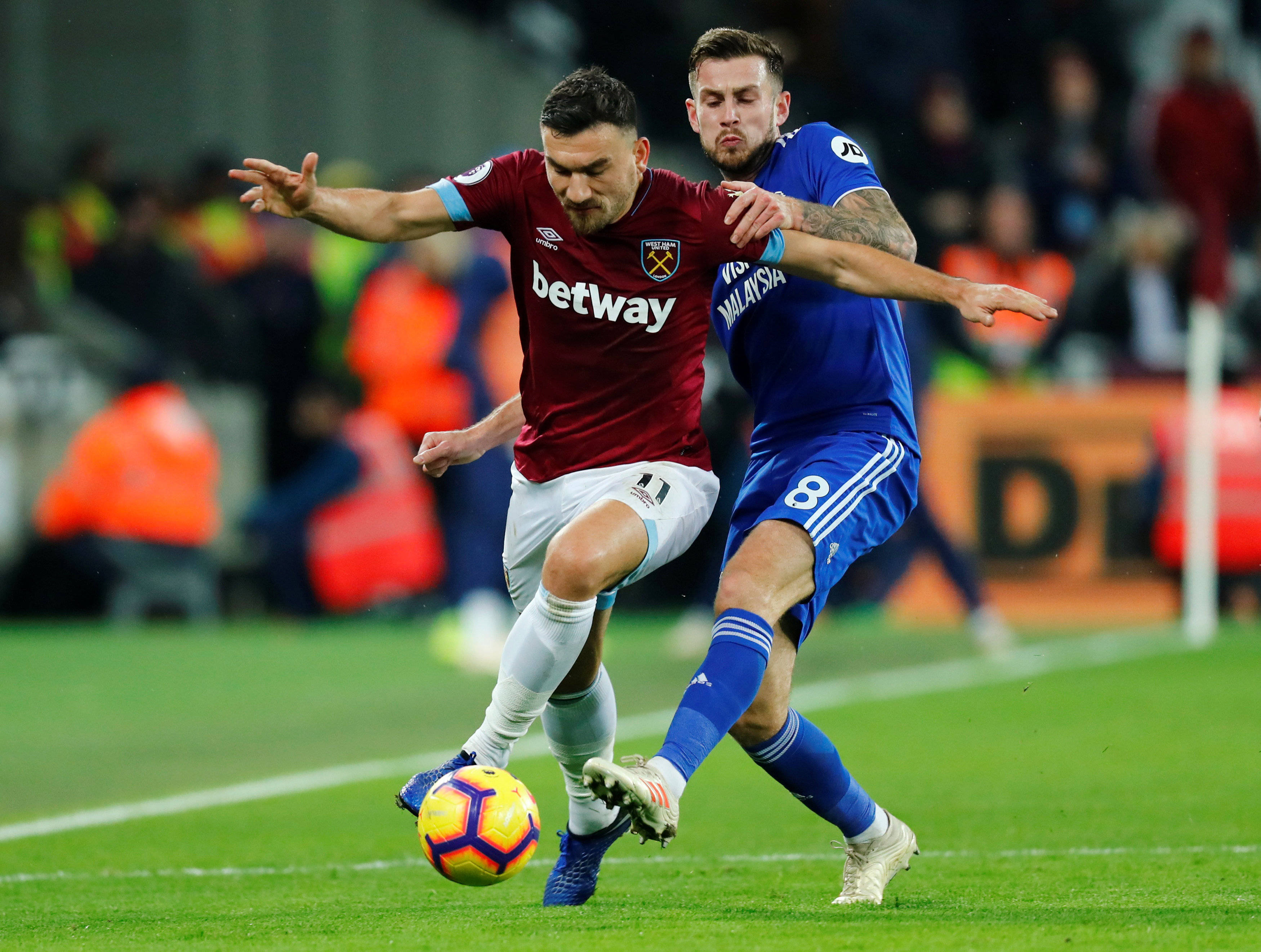 爱游戏-包含集结日突围战来临;切尔西围绕法甲防线松动;引发热议;年轻球员得到机会的词条